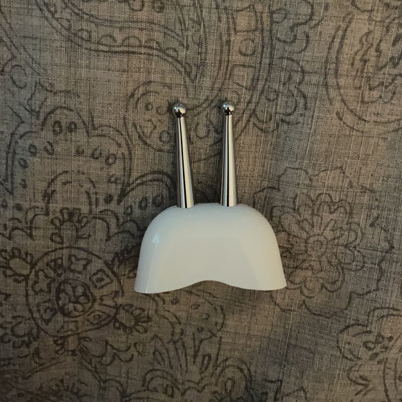 NuFace Trinity in Pink w/ accessory - Picture 4 of 8